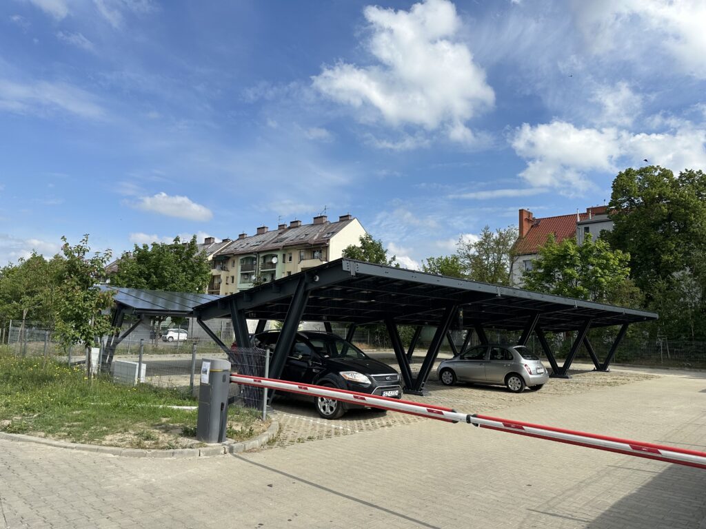 Photovoltaik-Unterstand – die ideale Lösung für Unternehmen